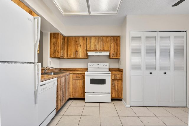 357 N Rock Island Rd 207, Margate, FL 33063