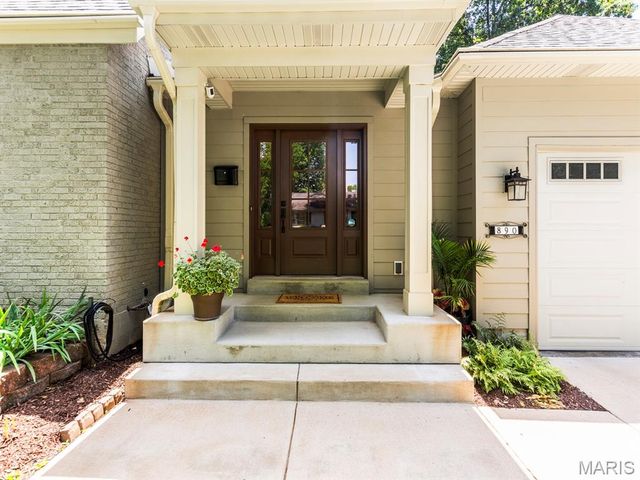 890 Warwick Lane, Glendale, MO 63122