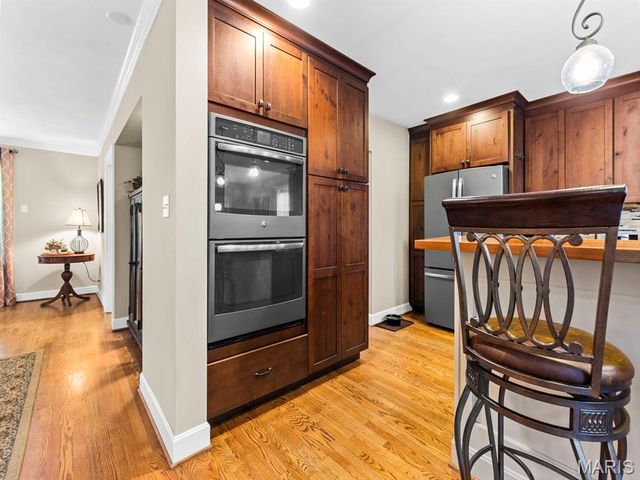 890 Warwick Lane, Glendale, MO 63122