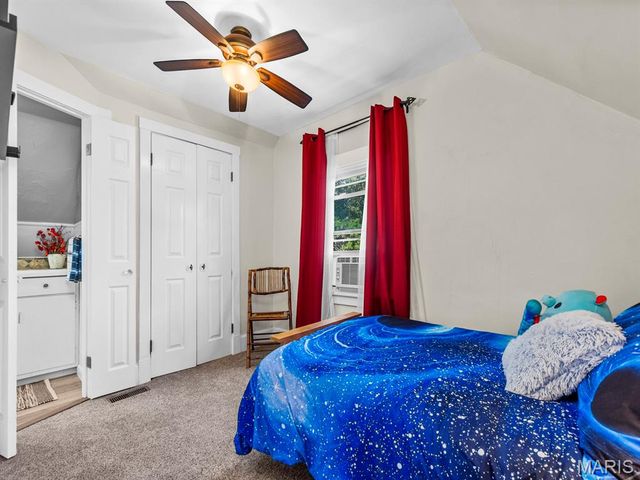 890 Warwick Lane, Glendale, MO 63122