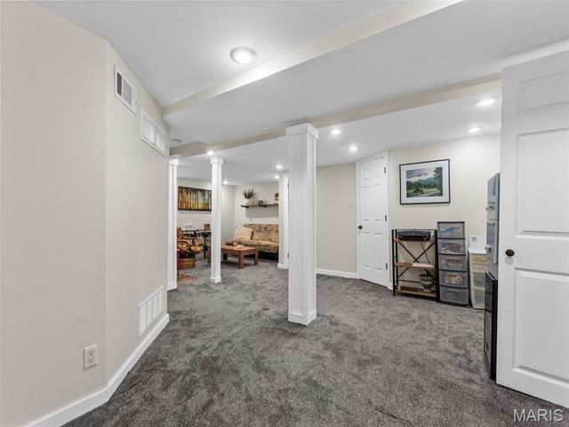 890 Warwick Lane, Glendale, MO 63122