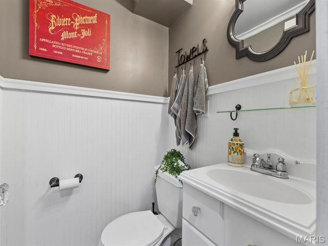 890 Warwick Lane, Glendale, MO 63122