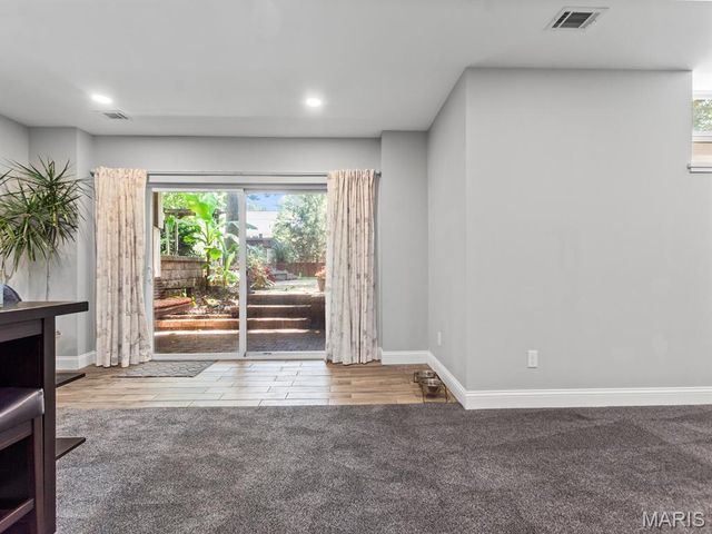 890 Warwick Lane, Glendale, MO 63122