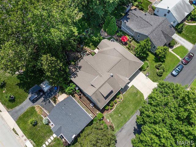 890 Warwick Lane, Glendale, MO 63122