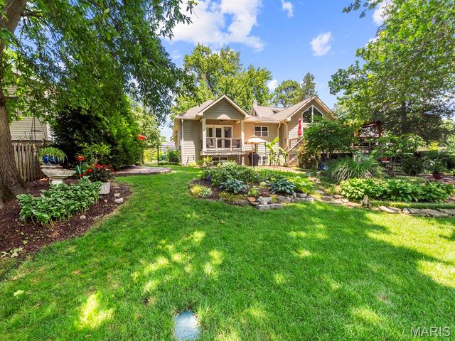 890 Warwick Lane, Glendale, MO 63122