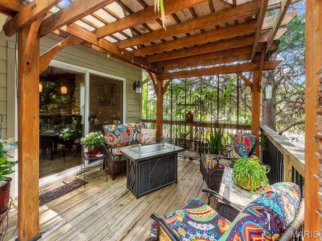 890 Warwick Lane, Glendale, MO 63122