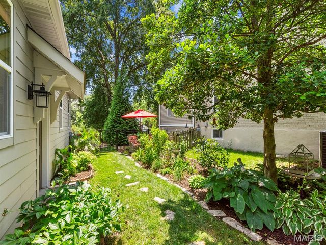 890 Warwick Lane, Glendale, MO 63122