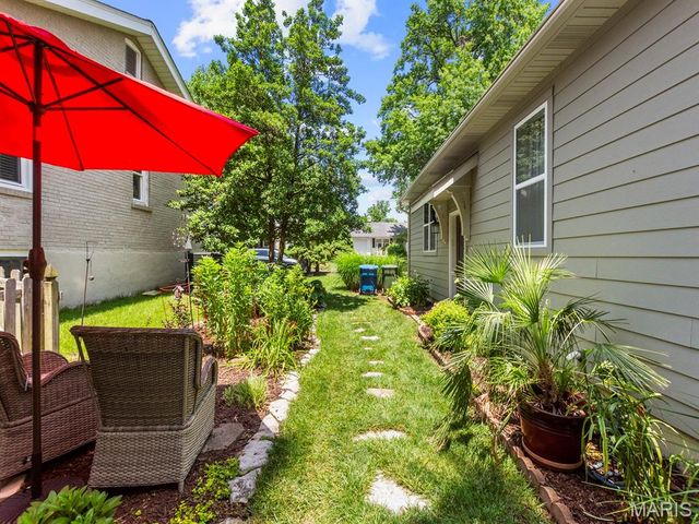 890 Warwick Lane, Glendale, MO 63122