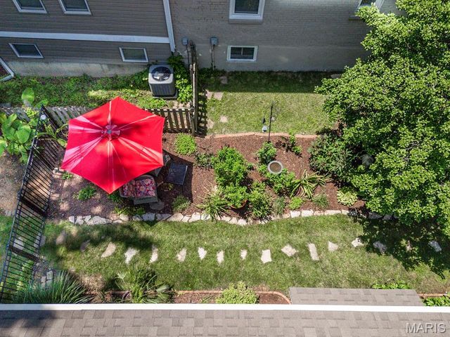 890 Warwick Lane, Glendale, MO 63122