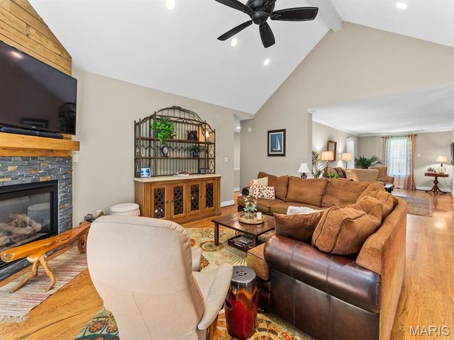 890 Warwick Lane, Glendale, MO 63122