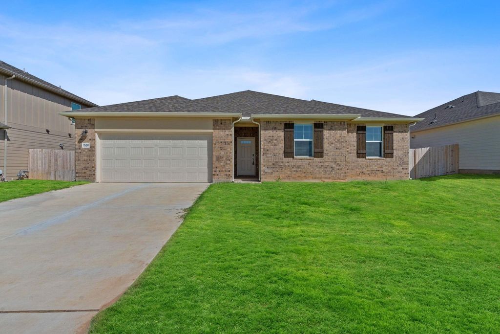 1568 South Main ST, Kyle, TX 78640