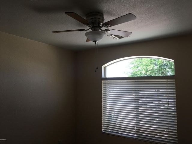 7911 W School Hill Place, Tucson, AZ 85743