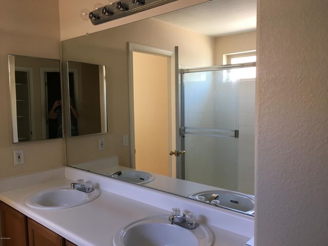 7911 W School Hill Place, Tucson, AZ 85743