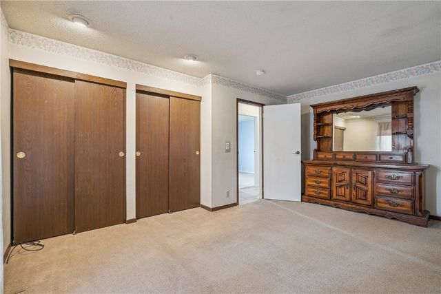 602 Olive Dr NW, Cedar Rapids, IA 52405