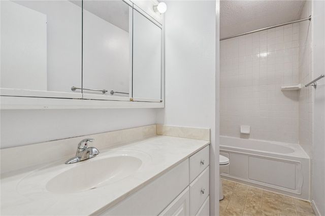 602 Olive Dr NW, Cedar Rapids, IA 52405