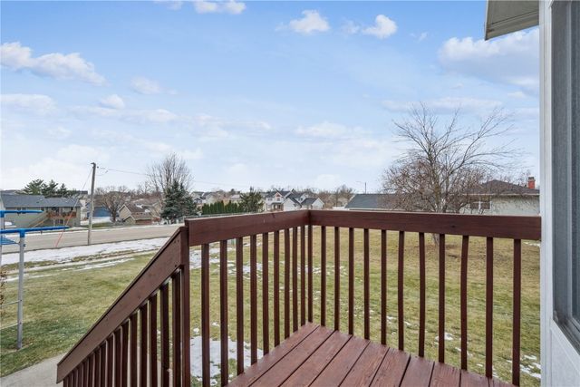 602 Olive Dr NW, Cedar Rapids, IA 52405