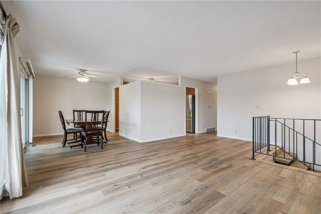 602 Olive Dr NW, Cedar Rapids, IA 52405