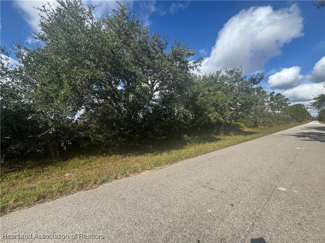 385 Christine Street NW, Lake Placid, FL 33852