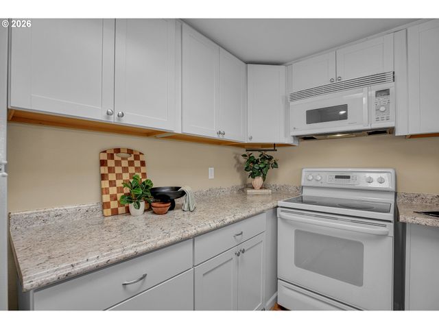 9842 Se TALBERT St, Clackamas, OR 97015