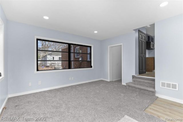 21171 Westhampton Street, Oak Park, MI 48237