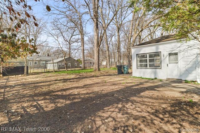 21171 Westhampton Street, Oak Park, MI 48237