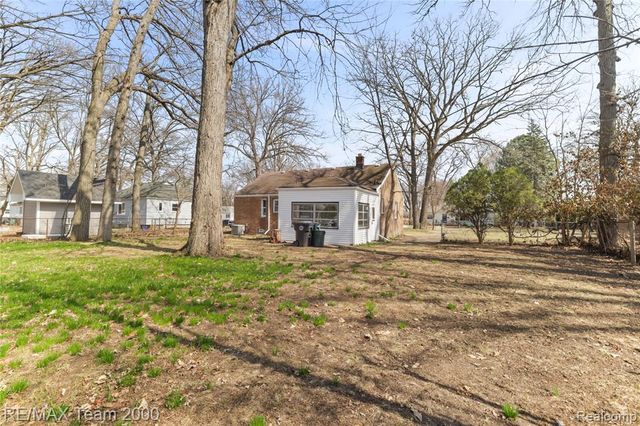 21171 Westhampton Street, Oak Park, MI 48237