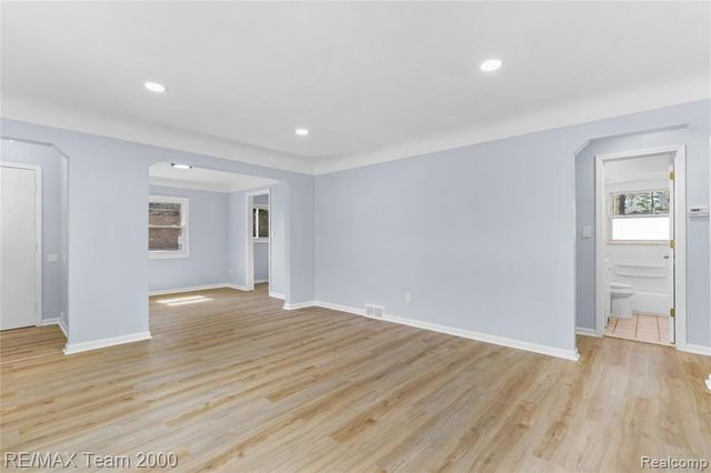 21171 Westhampton Street, Oak Park, MI 48237