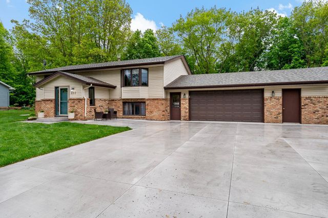 312 Circle Lane SE, Saint Michael, MN 55376