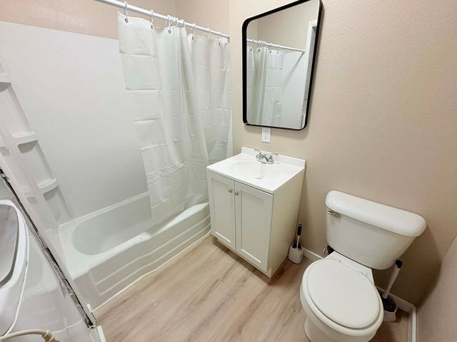 722 S View Drive, Waterloo, IA 50707