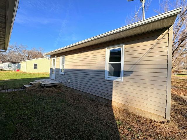 722 S View Drive, Waterloo, IA 50707