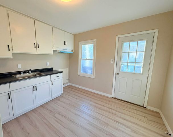 722 S View Drive, Waterloo, IA 50707