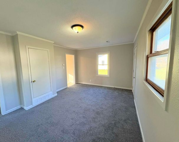 722 S View Drive, Waterloo, IA 50707