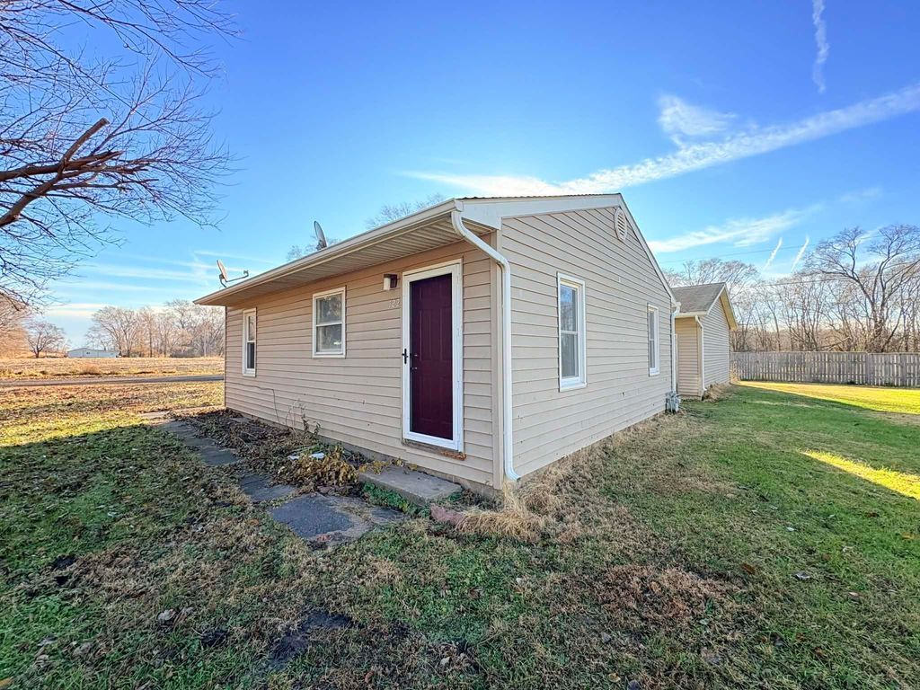 722 S View Drive, Waterloo, IA 50707
