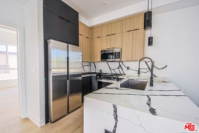 6405 Odessa Avenue, Lake Balboa, CA 91406