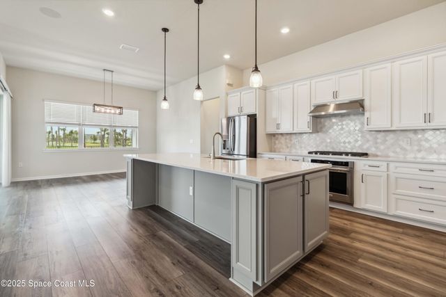 8969 Shoreline Avenue, Melbourne, FL 32940
