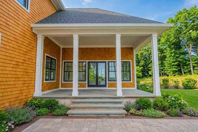 106 Cove Road, Northport, NY 11768