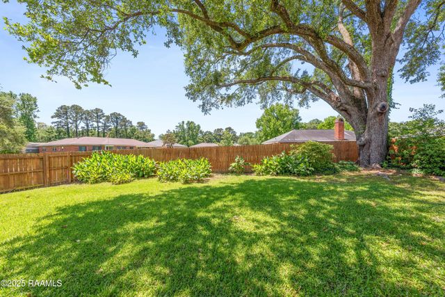612 Broadmoor Boulevard, Lafayette, LA 70503