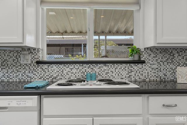 728 Underwood Court, Bakersfield, CA 93301