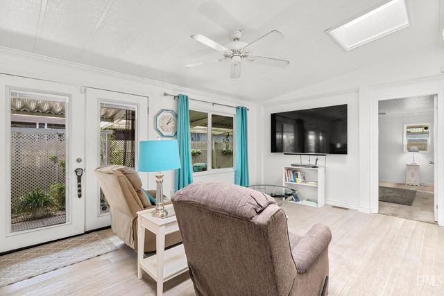 728 Underwood Court, Bakersfield, CA 93301