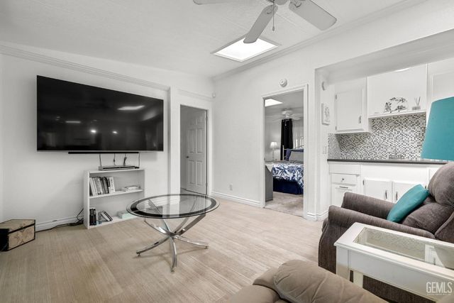 728 Underwood Court, Bakersfield, CA 93301