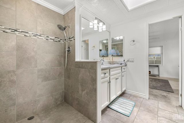 728 Underwood Court, Bakersfield, CA 93301