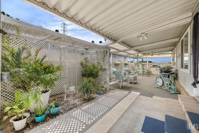 728 Underwood Court, Bakersfield, CA 93301