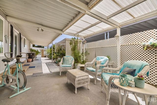 728 Underwood Court, Bakersfield, CA 93301