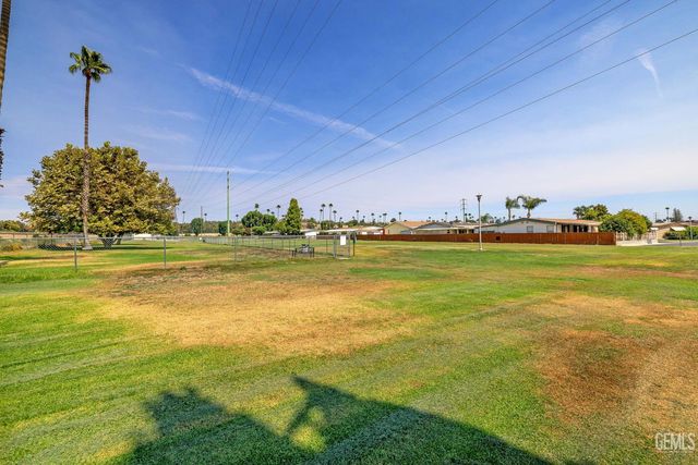 728 Underwood Court, Bakersfield, CA 93301