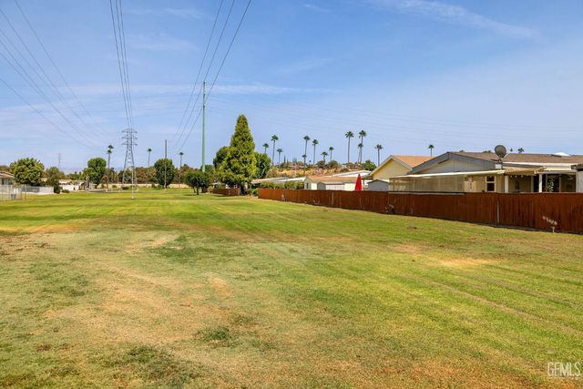 728 Underwood Court, Bakersfield, CA 93301