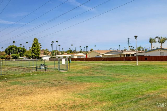 728 Underwood Court, Bakersfield, CA 93301