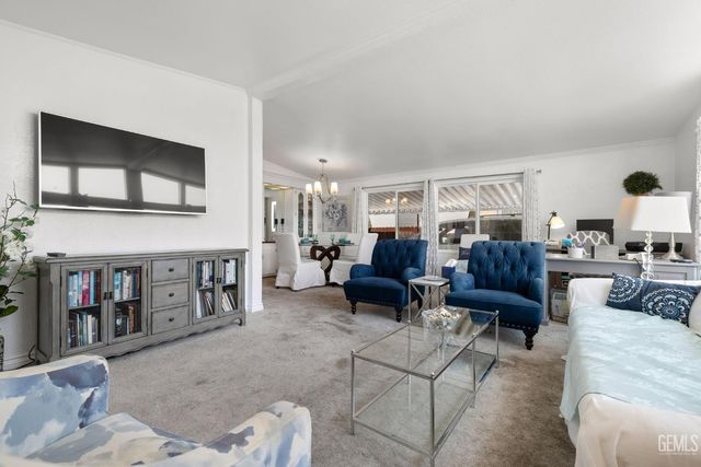 728 Underwood Court, Bakersfield, CA 93301