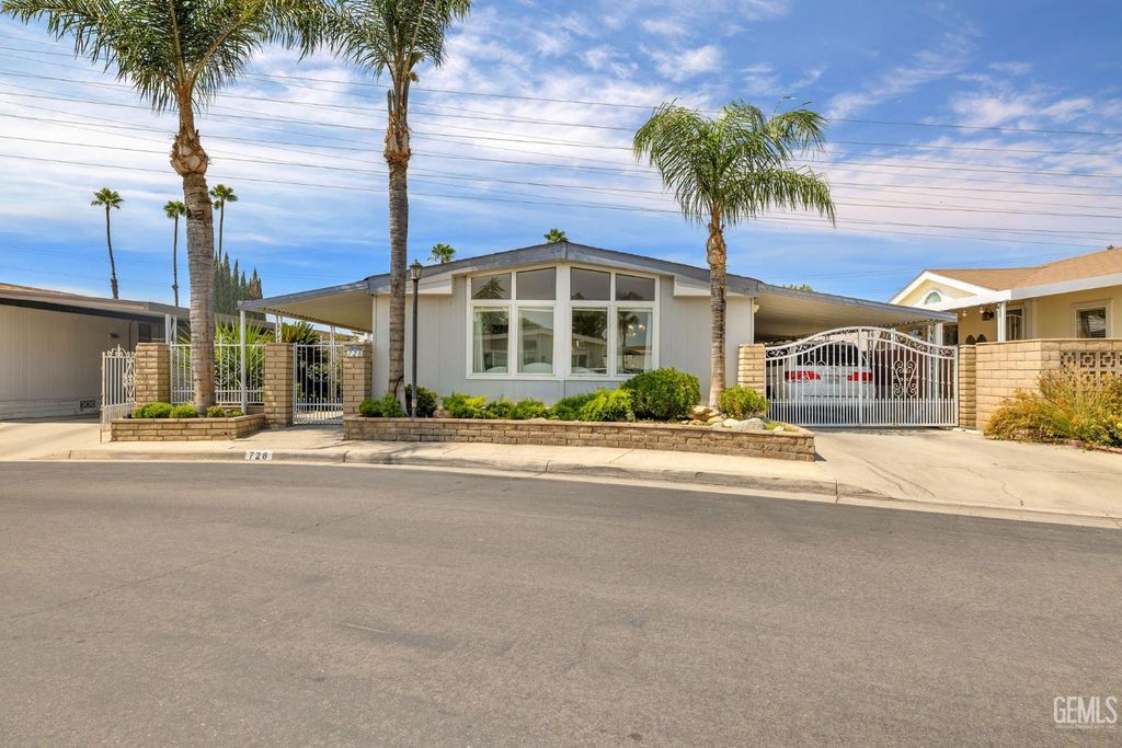 728 Underwood Court, Bakersfield, CA 93301