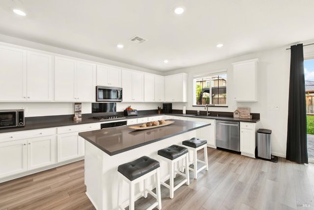 6018 Driver Ct, Vacaville, CA 95687