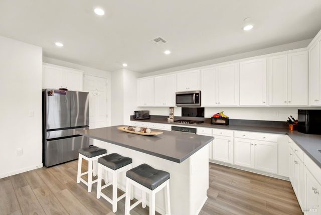 6018 Driver Ct, Vacaville, CA 95687